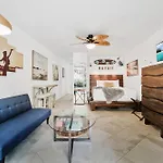 Downtown Hawaiian Paradise Condo With Hot Tub, Pool & Beach - Kona Islander Inn