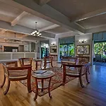 Kailua Studio With Pool Access And Garden Views!