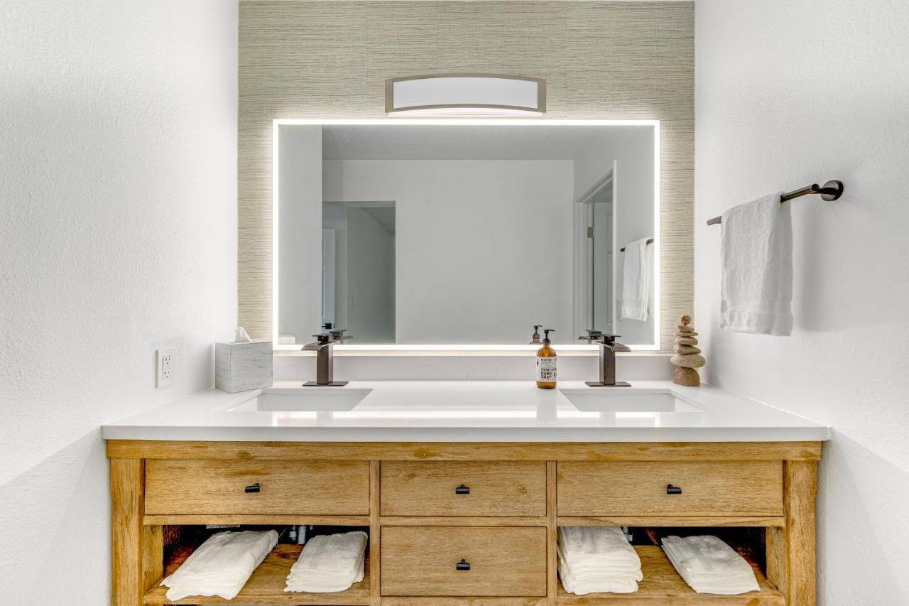 Apartment Newly Renovated With Sup Paddle Boards And Golf Clubs Included *