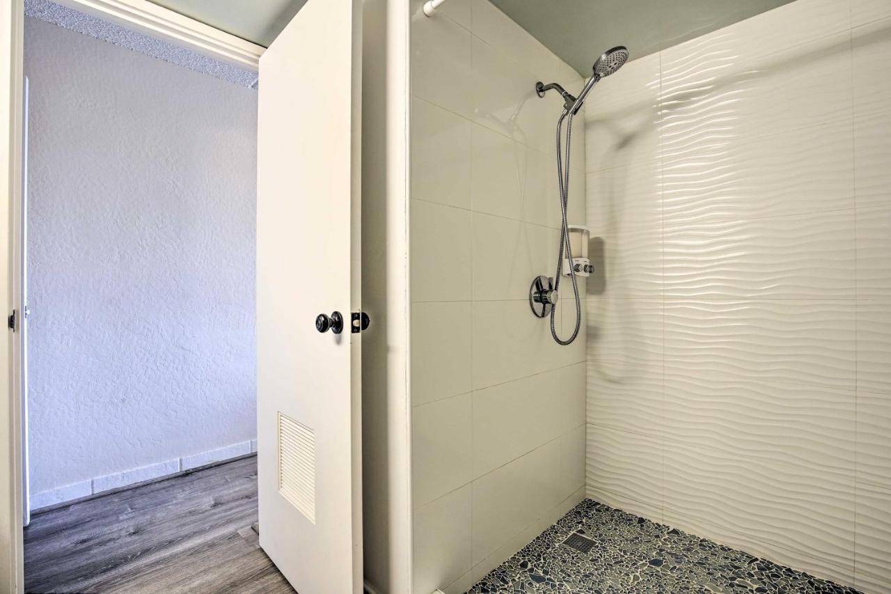 Downtown Kona With Pool Access Walk To Beach! Apartment