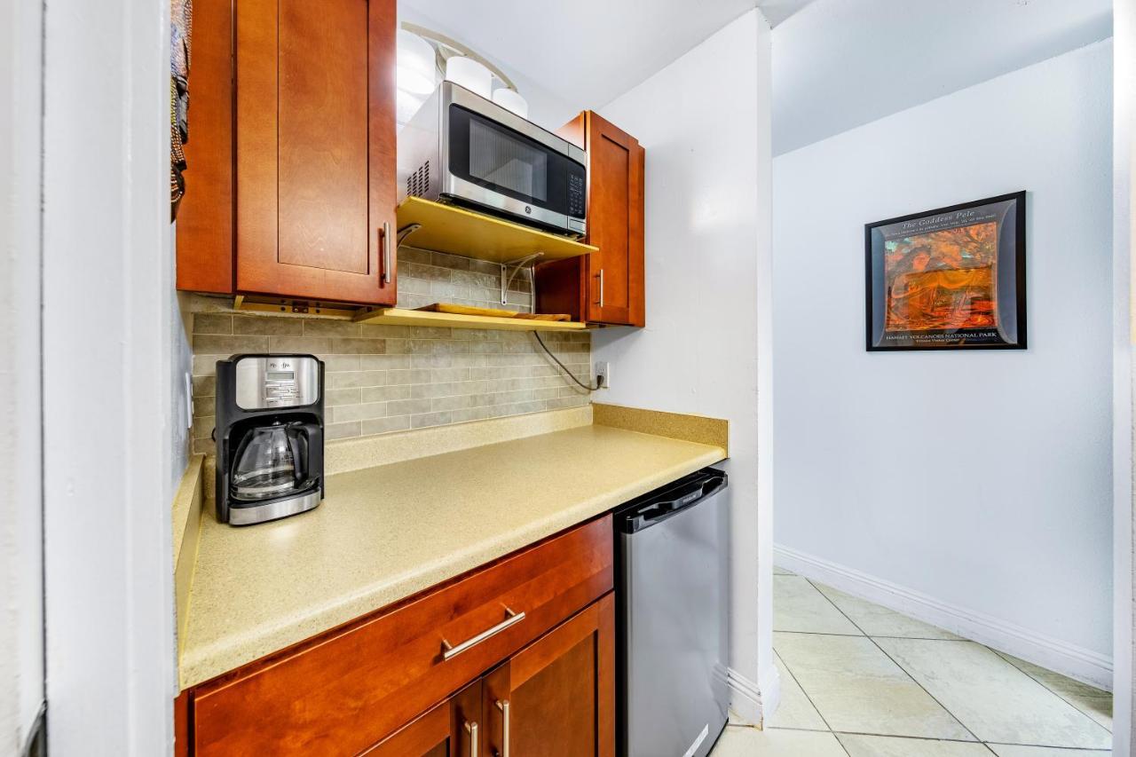 Downtown Hawaiian Paradise With Hot Tub, Pool & - Kona Islander Aparthotel