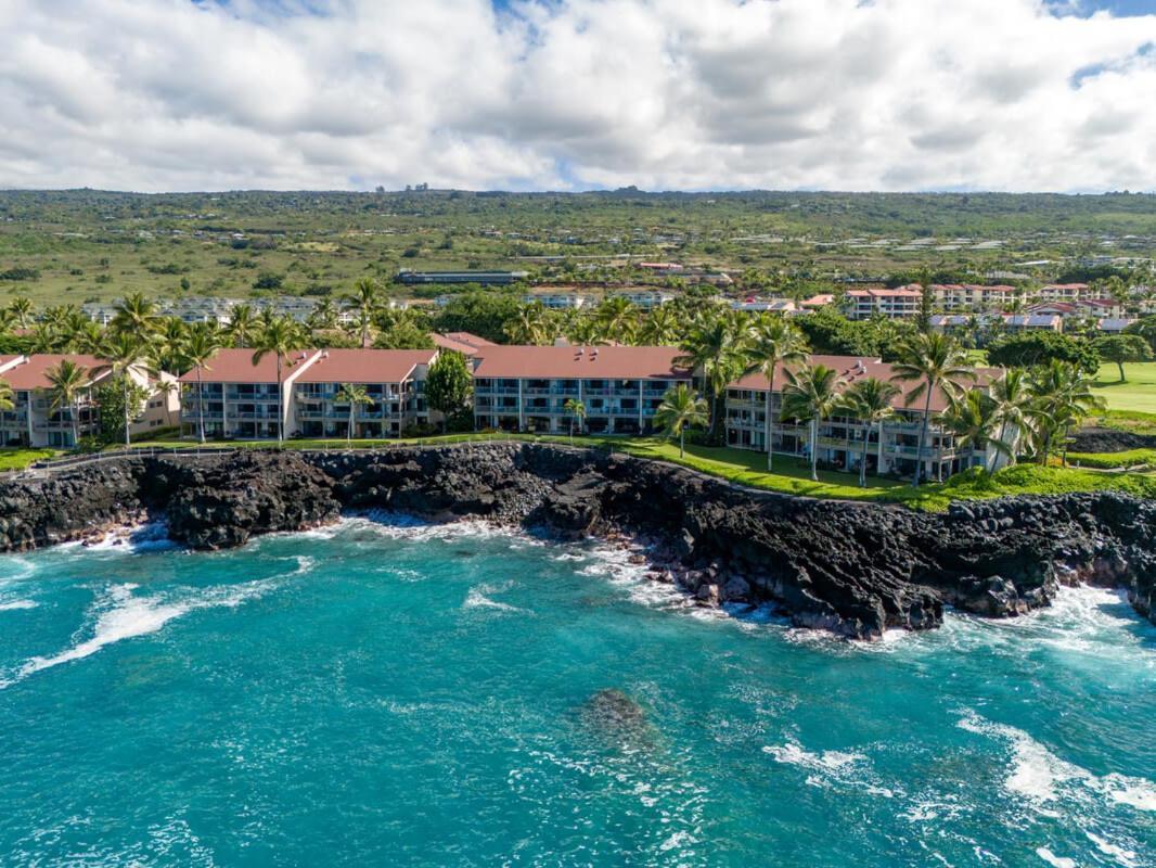 Keauhou Sea Cliff Oceanfront Hale *