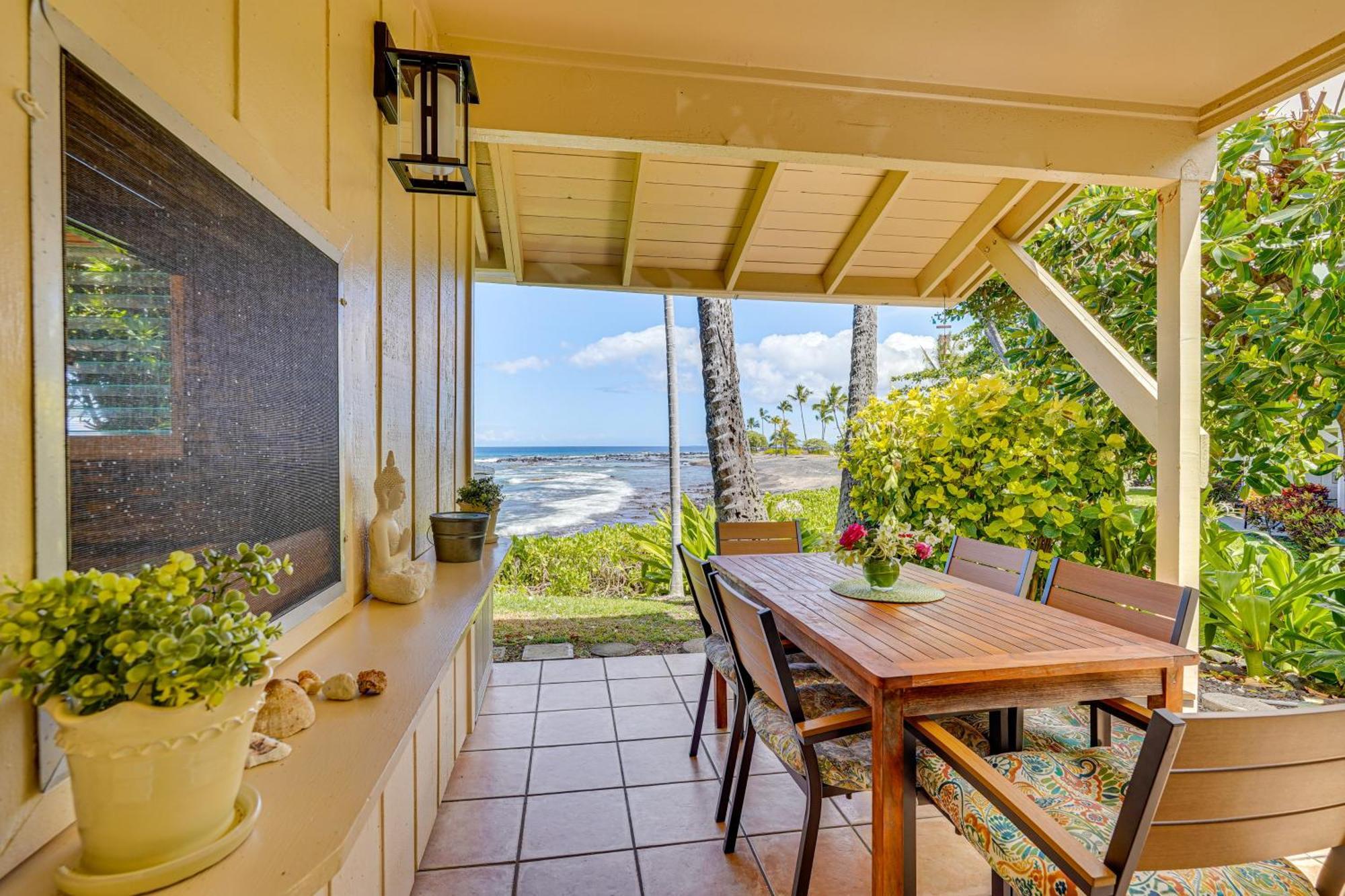 Ultimate Oceanfront Townhome Located On Kona Coast Holiday home