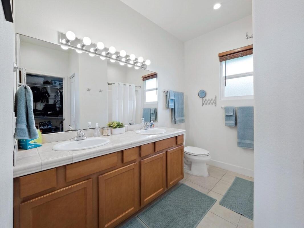 Oceanview Modern Cozy 3 Bed House Guest house