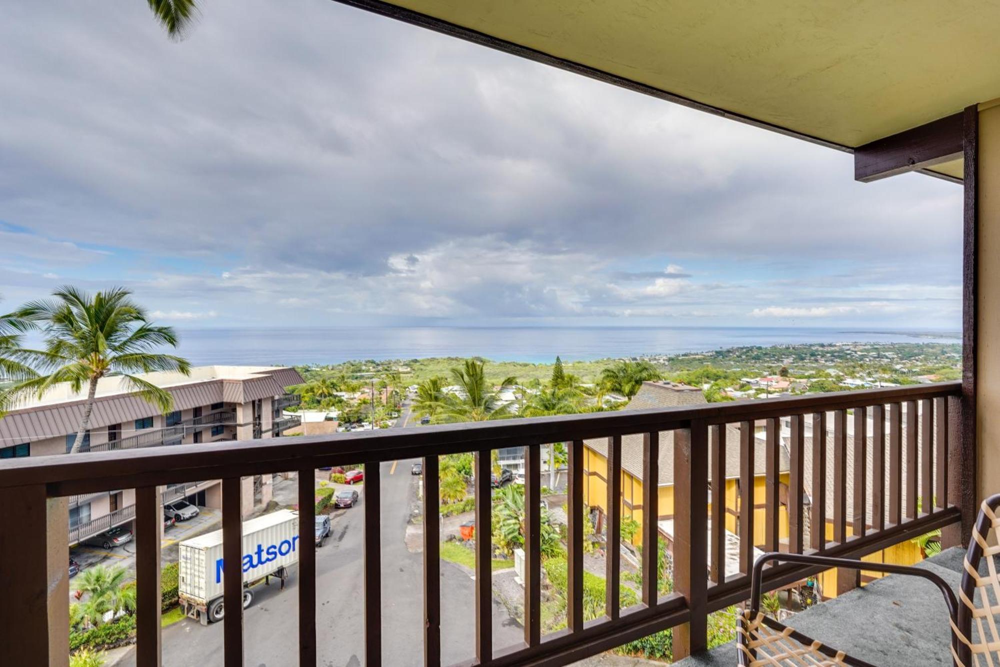Coastal With Lanai And Pool!