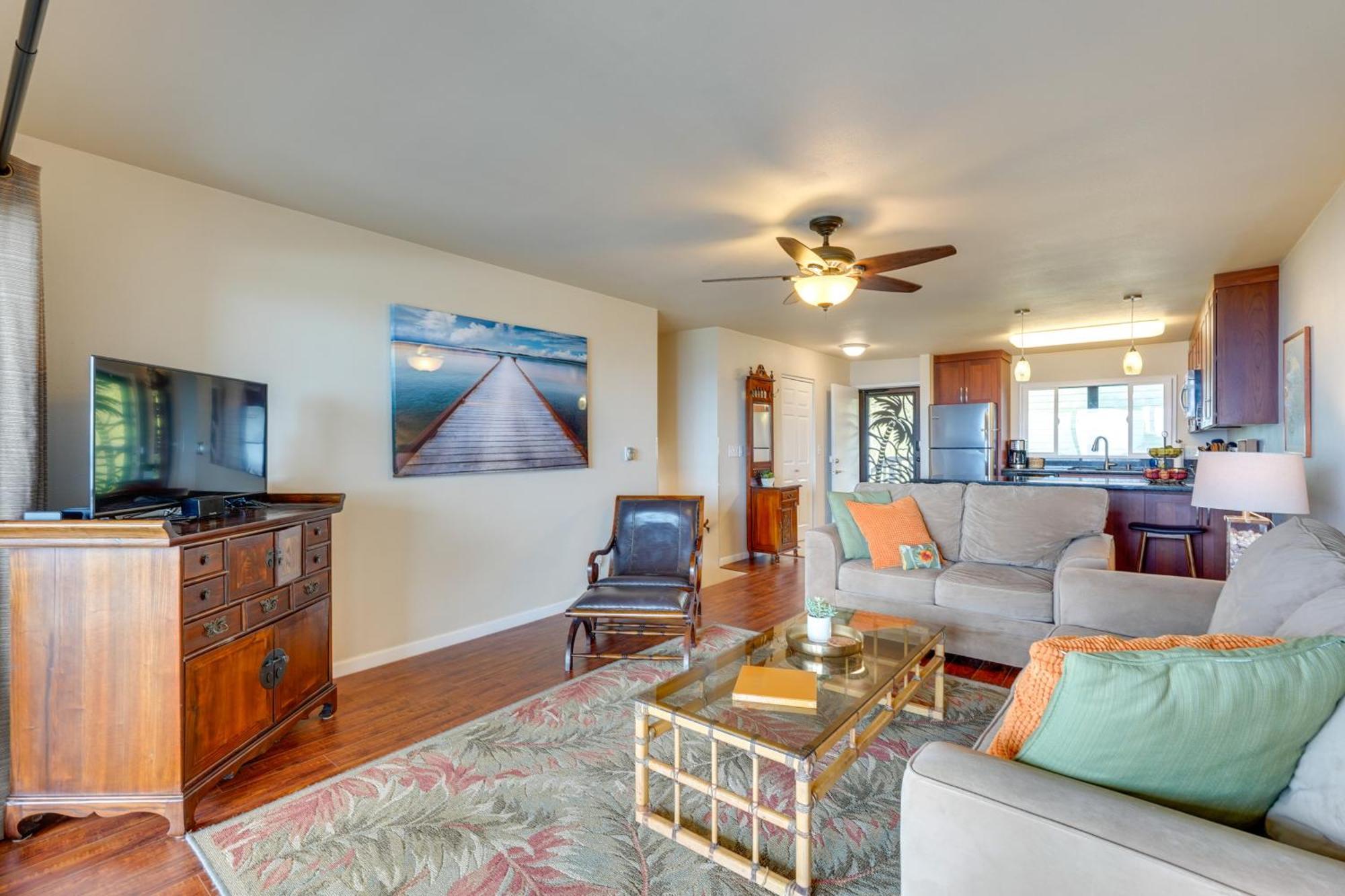 Coastal With Lanai And Pool!
