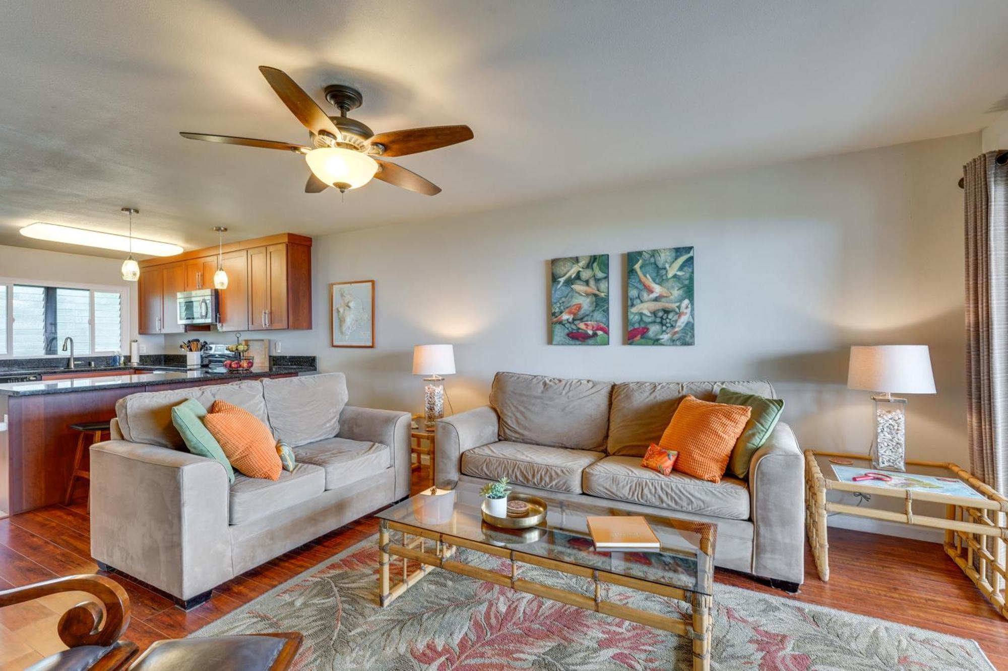 Coastal With Lanai And Pool! Apartment