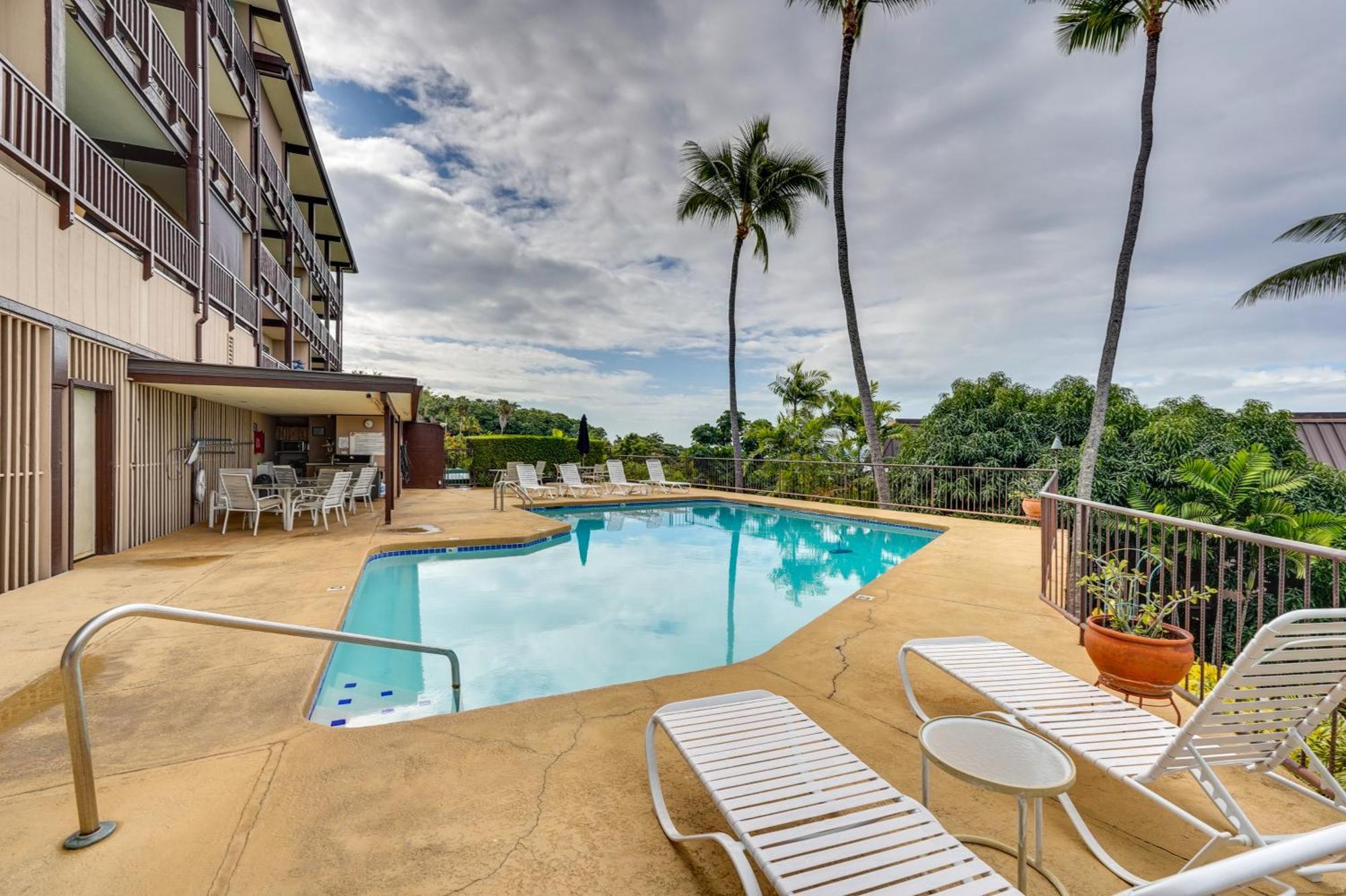 Coastal With Lanai And Pool!