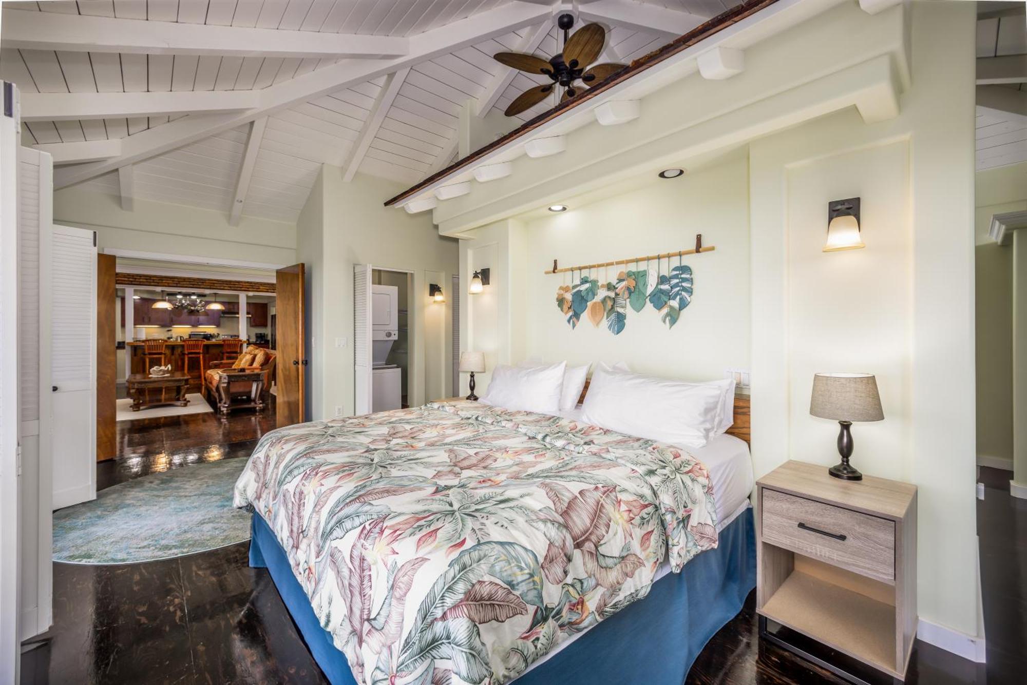 Kona Penthouse 2 Bedroom, Relax And Unwind Aloha Style