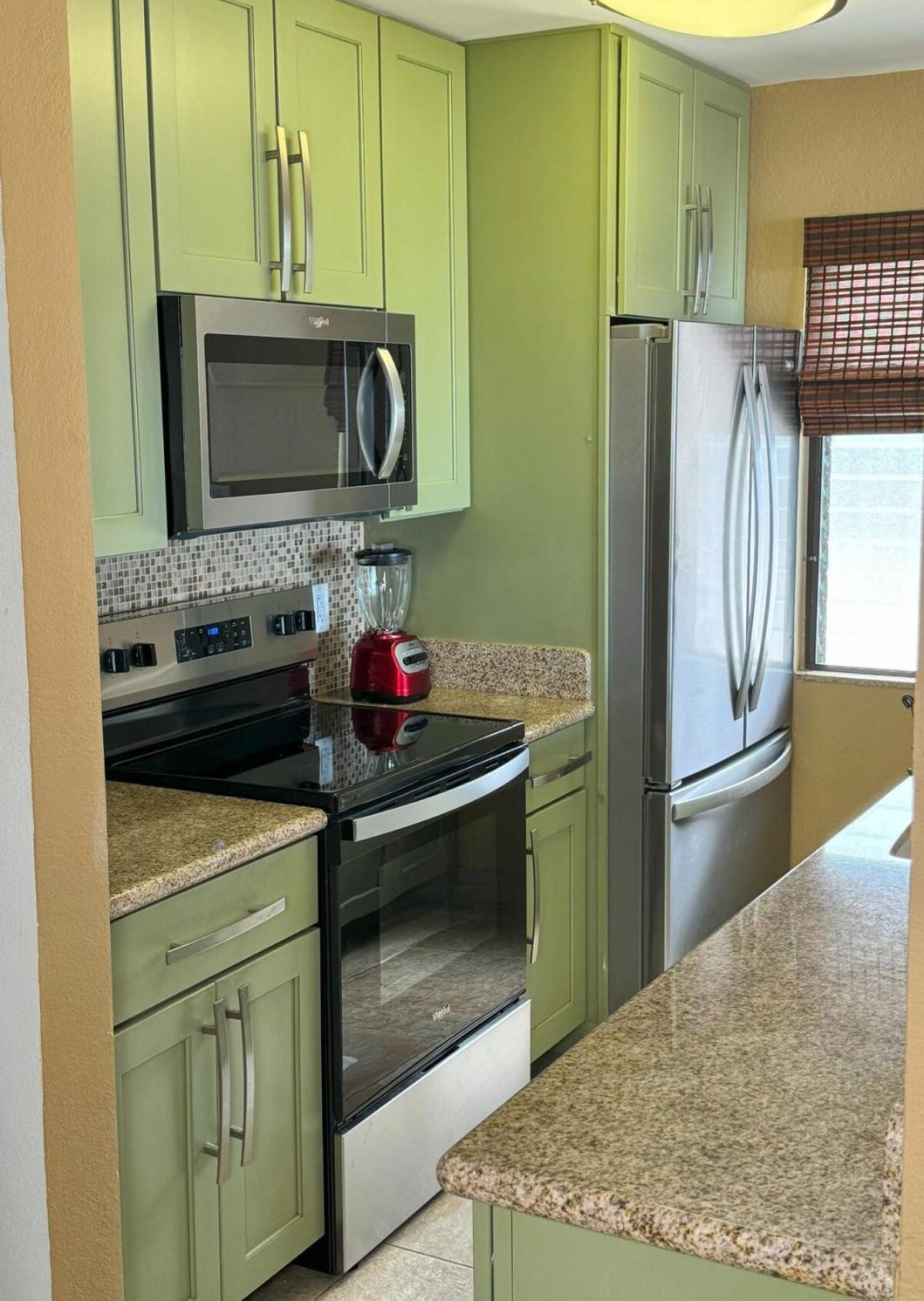 Exceptional Kona Reef - Full Ac - Oceanfront - Walking Distance To Restaurants & Shops
