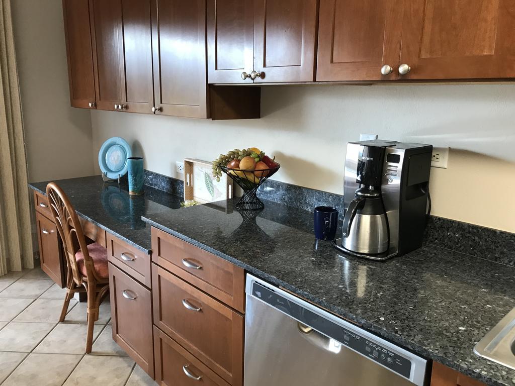 Kona Plaza #409 Apartment