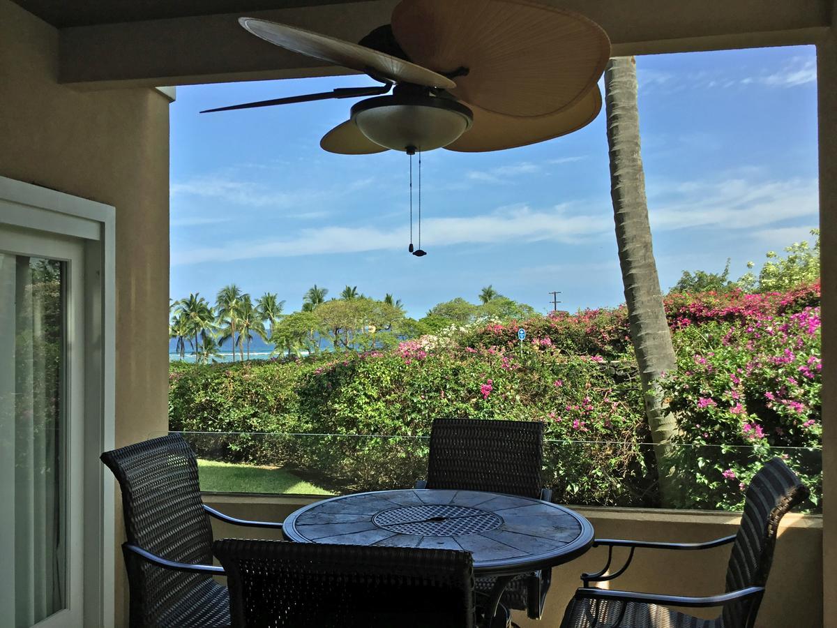 At Kahalu'u * Kailua-Kona