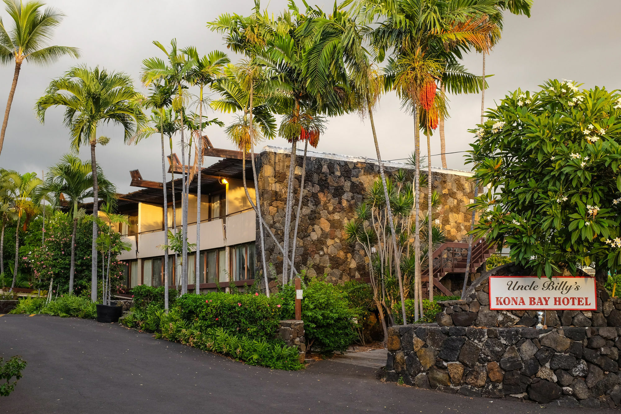 Uncle Billy's Kona Bay