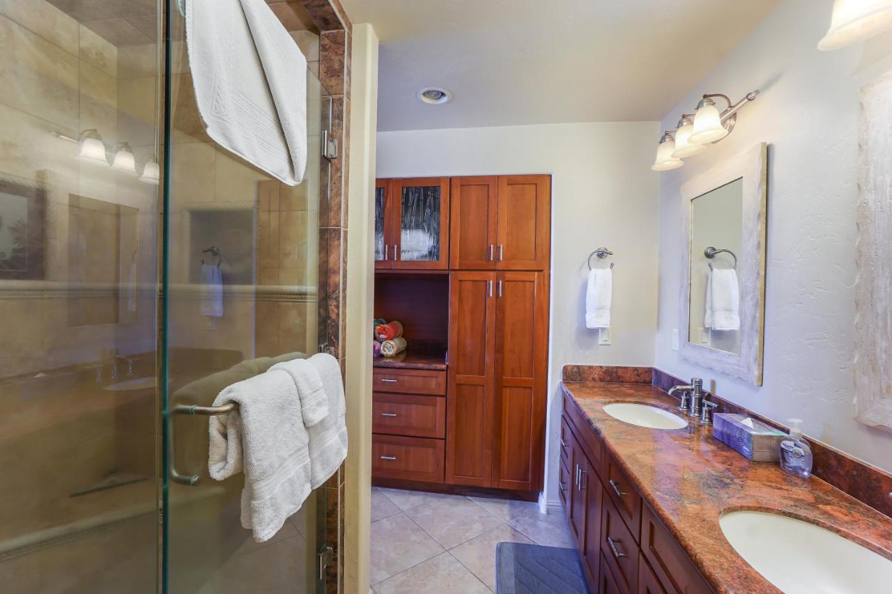 Luxurious 3 Bedroom / 2 Ba Direct Oceanfront *
