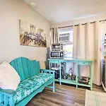 Sunny Central Condo Lanai And Community Pool Access