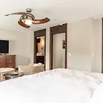 Kona Seaside Yacht Villa