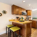 Royal Seacliff #406