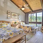 Airy Oceanfront Kailua-Kona Gem With Community Pool
