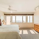 Oceanfront Kailua-Kona Townhome With Pool And Views!