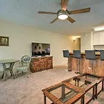 Breezy Condo With Screened Lanai In Kailua-Kona!