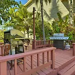 Breezy Condo With Screened Lanai In Kailua-Kona!