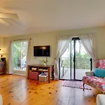 Breezy Kailua-Kona Bungalow With Lanai And Ocean View!