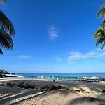 Kona Magic Ali\'I - Top Floor Views, Pool, Beach, Sunsets