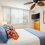 Beautiful 2/2 Condo In Kailua Kona. Ocean View!