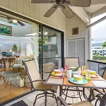 Downtown Kailua-Kona Condo With Pool And Views