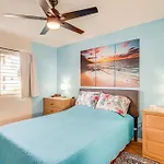 Kailua-Kona Condo With Balcony Walk To The Beach!