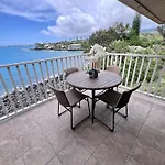 Ocean Echoes: Kona\'S Oceanfront Family Oasis