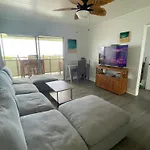 Beautiful Ocean View Downtown Getaway