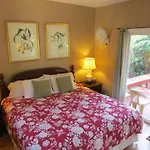 Carson\'S Kaloko Mountain Cabin