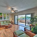 Downtown Air Conditioned Condo Walk To Beaches