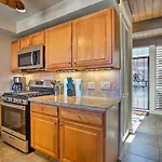 Kona Condo With View, Walk To Beach And Restaurants