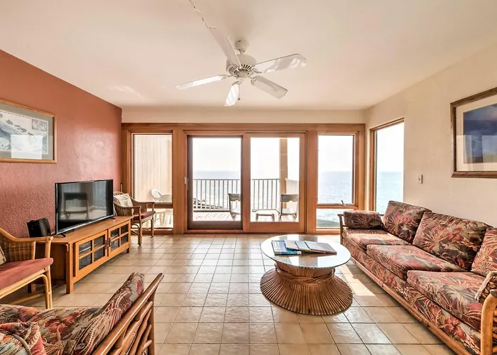 Oceanfront Kailua-Kona Townhome With Pool And Views!