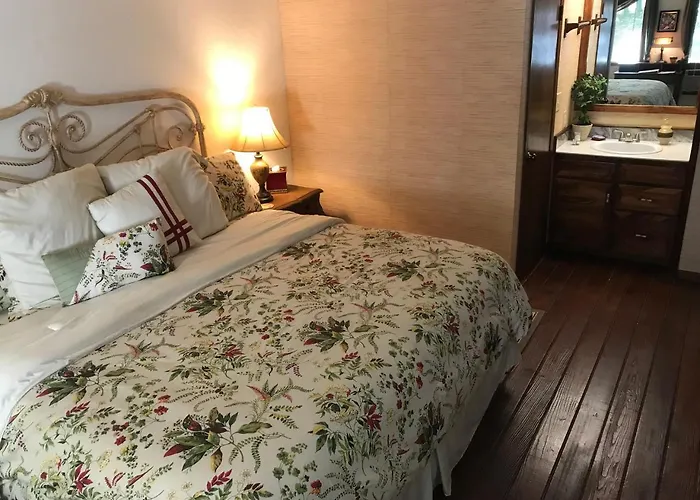 Hale Maluhia Country Inn