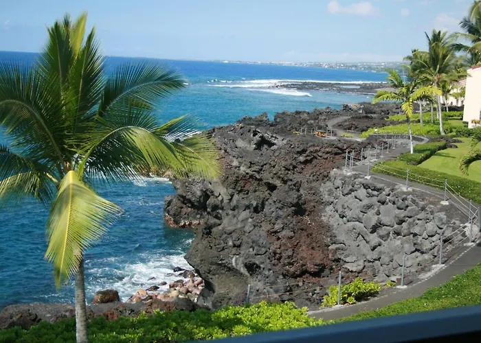 Luxurious 3 Bedroom / 2 Ba Direct Oceanfront Condo
