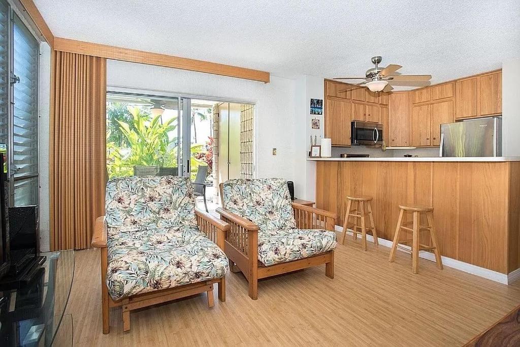Enjoy The Sunset At Ocean Front 1br - Pool On Site! Kailua-Kona