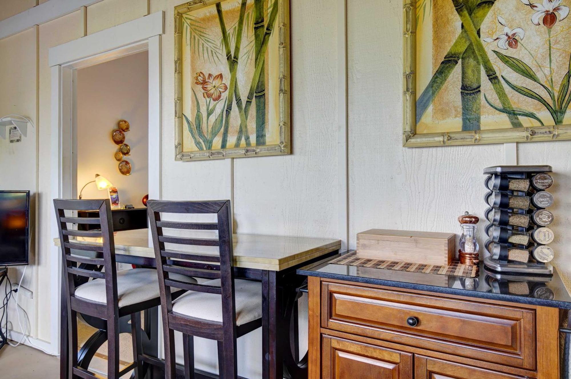 Charming Near Hiking And Golf! *