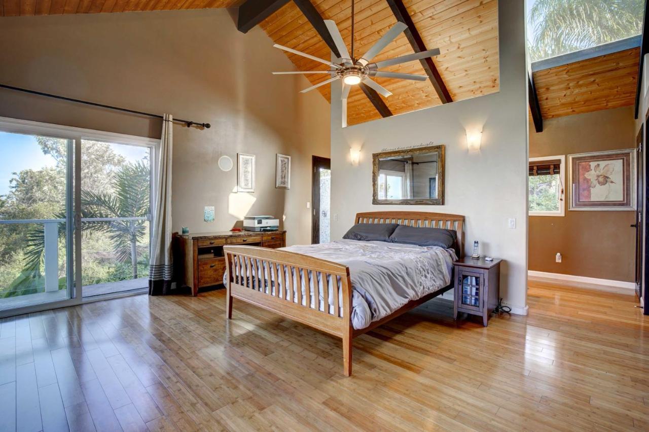House With Balcony And Ocean Views! Holiday home