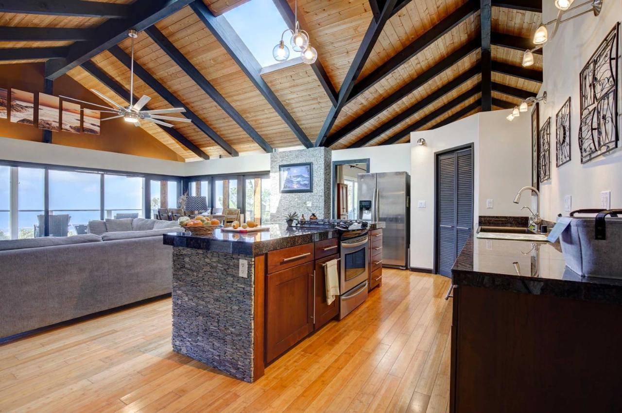 House With Balcony And Ocean Views! Kailua-Kona