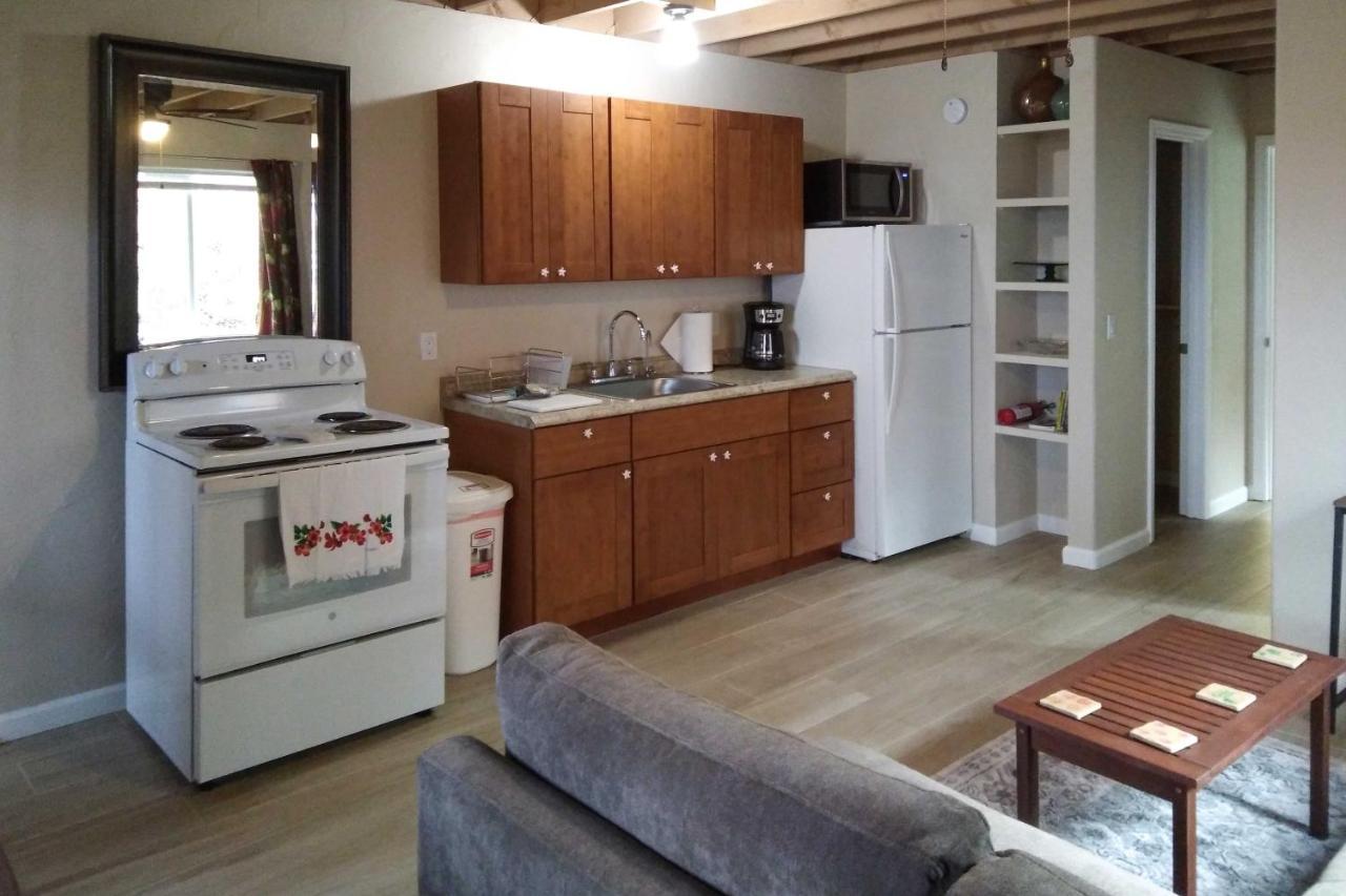 Cozy Escape Near Pristine Beaches *