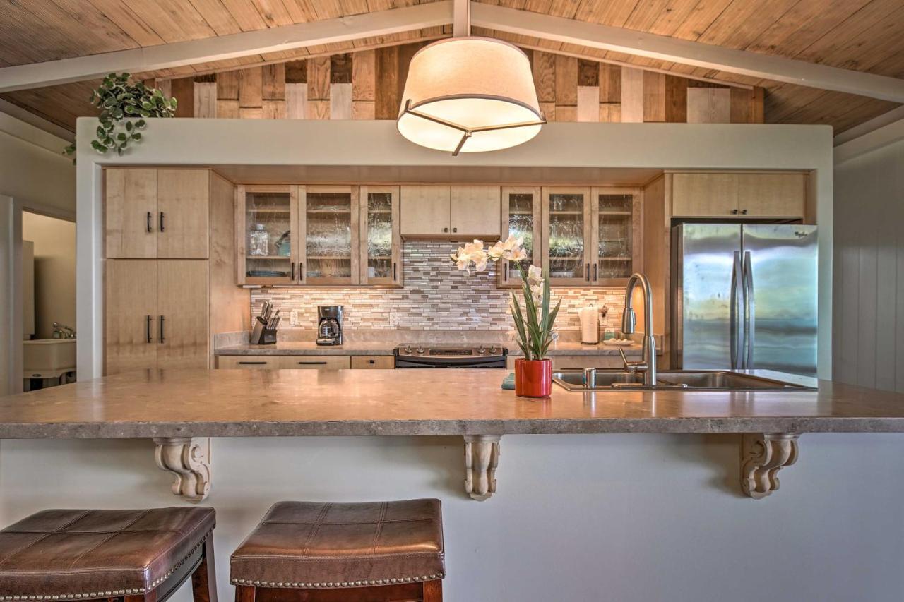 Oceanfront Kona With Access And Views! Holiday home Kailua-Kona