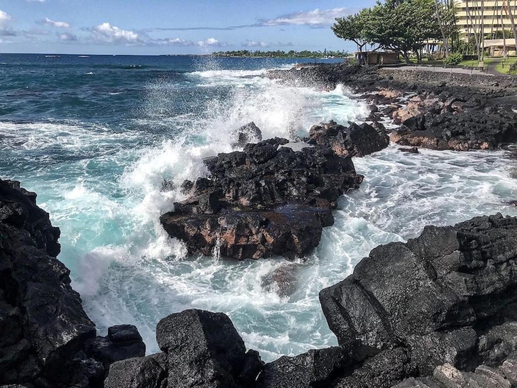 Oceanfront & Walking Distance To And Town- Hale Kona Kai 207 By Casago Kona Holiday home *