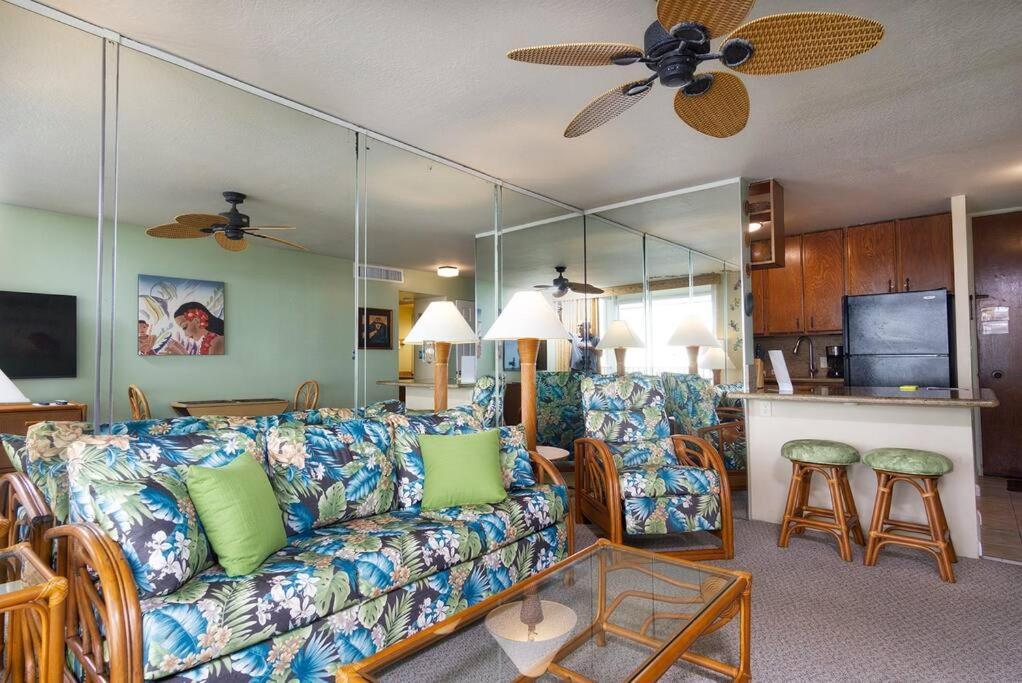 Oceanfront With Lanai That Almost Hangs Over Ocean - Hale Kona Kai 304 By Casago Kona Kailua-Kona