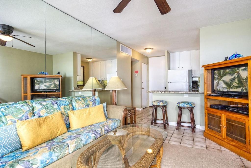 Oceanfront & Walking Distance To And Town- Hale Kona Kai 207 By Casago Kona Holiday home