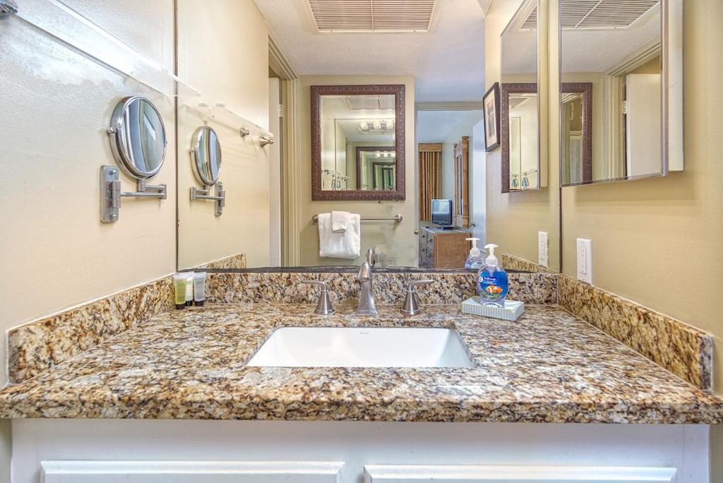 Oceanfront & Walking Distance To And Town- Hale Kona Kai 207 By Casago Kona * Kailua-Kona