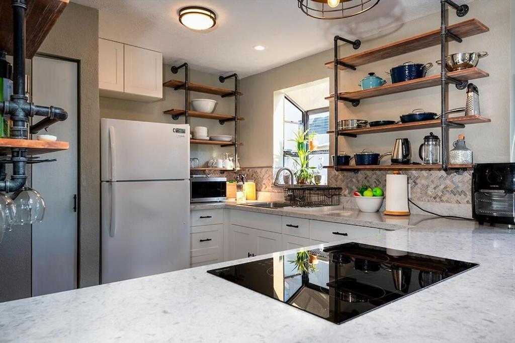 Holiday home New! Bay 2-306 - Beautifully Renovated Two-story With Primary In Loft Kailua-Kona