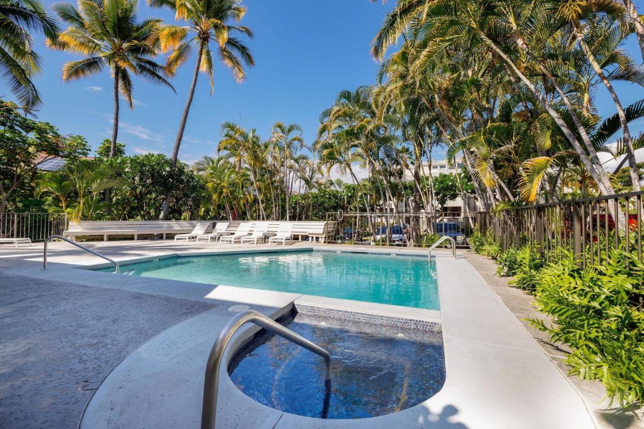 Bay 4-206 Corner Oceanview Downtown Unit * Kailua-Kona